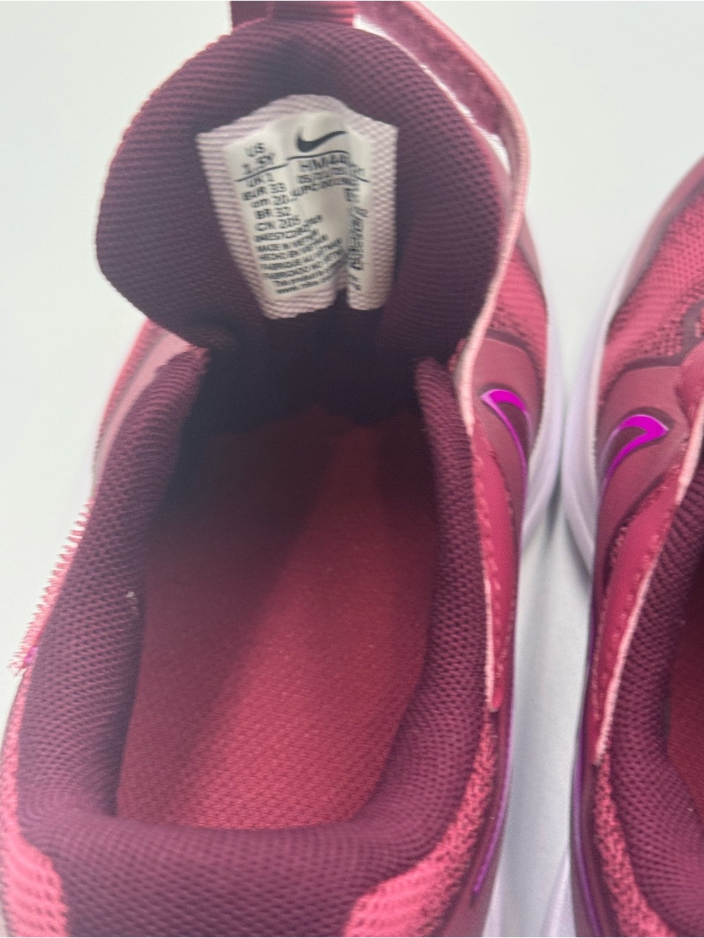 Nike Cosmic Runner Kids 1.5Y Sweet Beet Bordeaux Purple Running Shoes New - Picture 13 of 14